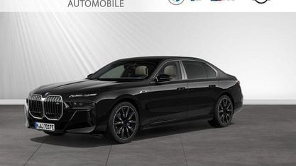 Gebraucht BMW M760e 571 PS (419 kW) 2025 Saphirschwarz metallic Limousine