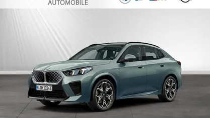 Neu BMW iX2 M Sport 230 kW (313 PS) 2025 Cape york grün metallic SUV