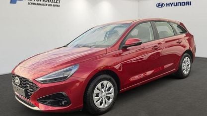 Neu Hyundai i30 Comfort 97 PS (71 kW) 2025 Rot Limousine