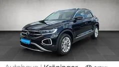 Deep black perleffekt Gebraucht 2024 VW T-Roc Style SUV | 29.990 € (Fairer Preis)