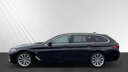 Schwarz Gebraucht 2022 BMW 530e Luxury Line Kombi | 35.798 € (Guter Preis)