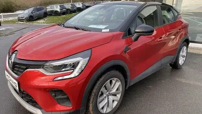 Rot Gebraucht 2023 Renault Captur Evolution SUV | 22.997 € (Fairer Preis)