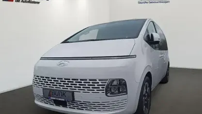 Gebraucht Hyundai Staria Prime 177 PS (130 kW) 2024 Creamy white Van / Kleinbus