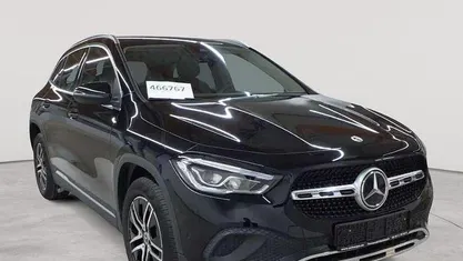 Gebraucht Mercedes GLA250 Progressive 160 PS (117 kW) 2021 Kosmosschwarz metallic SUV
