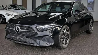 Metalliclack kosmosschwarz Gebraucht 2024 Mercedes A180 Progressive Limousine | 29.480 € (Fairer Preis)