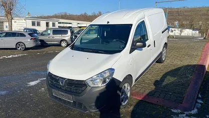 Gletscherweiss Gebraucht 2020 Dacia Dokker Comfort Van / Kleinbus | 10.989 € (Fairer Preis)