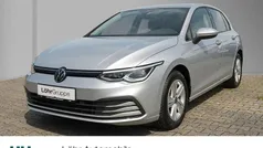 Reflexsilber metallic Gebraucht 2022 VW Golf VIII Life Limousine | 21.980 € (Fairer Preis)