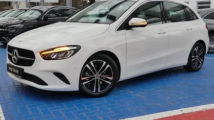 Gebraucht Mercedes B180 Progressive 136 PS (100 kW) 2024 Unilack polarweiß Van / Kleinbus