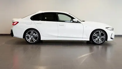 Weiß Gebraucht 2022 BMW 320 M Sport Limousine | 33.688 € (Fairer Preis)