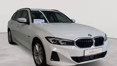 Alpinweiß Gebraucht 2022 BMW 330e Sport Line Kombi | 32.390 € (Fairer Preis)