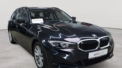 Gebraucht BMW 320 Sport Line 190 PS (139 kW) 2023 Saphirschwarz metallic Kombi