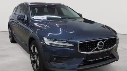 Gebraucht Volvo V60 CC Ultimate 197 PS (144 kW) 2023 Denim blaumetallic Kombi
