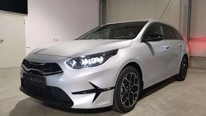 Sparklingsilber metallic Neu 2025 Kia Ceed Sportswagon Kombi | 24.990 € (Fairer Preis)