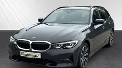 Grau Gebraucht 2022 BMW 320 Sport Line Kombi | 28.998 € (Fairer Preis)