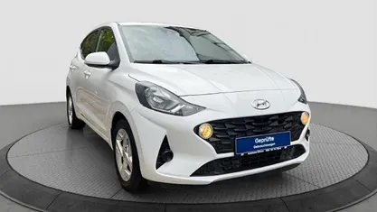 Gebraucht Hyundai i10 Trend 67 PS (49 kW) 2021 Weiss Kleinwagen