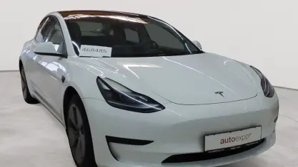 Gebraucht Tesla Model 3 Standard Range Plus 208 kW (283 PS) 2022 Pearl white multicoat Limousine