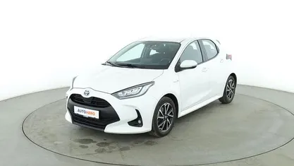 Gebraucht Toyota Yaris Hybrid Club 2021 Weiß Kleinwagen