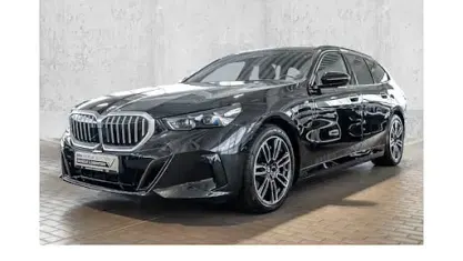 Gebraucht BMW 550e M Sport 489 PS (359 kW) 2025 Schwarz Kombi