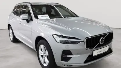Gebraucht Volvo XC60 Momentum 197 PS (144 kW) 2022 Silver dawn metallic SUV