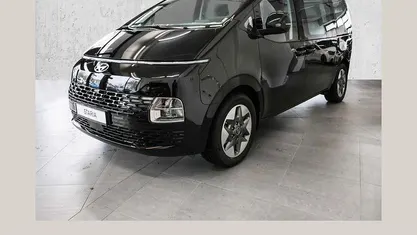 Schwarz Gebraucht 2025 Hyundai Staria Trend Van / Kleinbus | 39.940 € (Guter Preis)