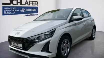 Gebraucht Hyundai i20 Select 101 PS (74 kW) 2025 Weiß Kleinwagen