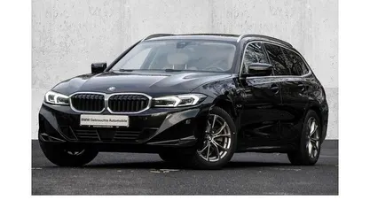 Black sapphire Gebraucht 2022 BMW 330e Sport Line Kombi | 31.790 € (Fairer Preis)