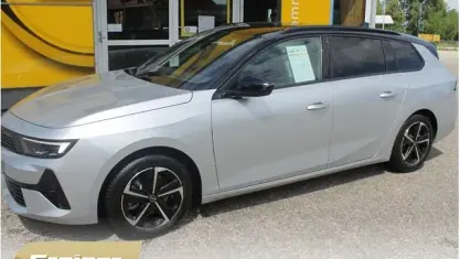 Gebraucht Opel Astra 131 PS (96 kW) 2025 Kristall silber Kleinwagen