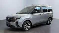 Bursting green metallic Neu 2025 Ford Tourneo Courier Titanium Van / Kleinbus | 27.701 € (Fairer Preis)