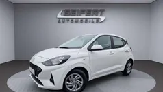 Atlas white / sol Gebraucht 2024 Hyundai i10 Select Kleinwagen | 16.490 € (Fairer Preis)