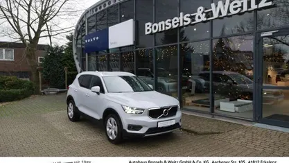 Silber metallic Gebraucht 2020 Volvo XC40 Momentum SUV | 27.950 € (Fairer Preis)