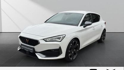 Używany Cupra Leon VZ 300 KM (220 kW) 2024 Biały Sedan/Limuzyna