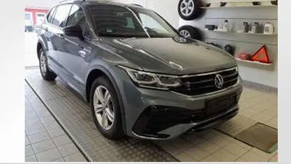Grau Gebraucht 2024 VW Tiguan Allspace R-line SUV | 39.990 € (Fairer Preis)