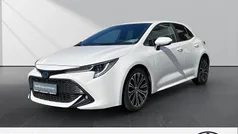 Weiss Gebraucht 2022 Toyota Corolla Team Limousine | 24.890 € (Guter Preis)