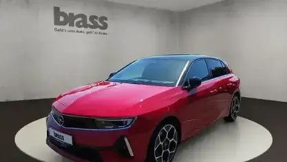 Gebraucht Opel Astra Ultimate 131 PS (96 kW) 2023 Chili rot / kardio rot Kleinwagen