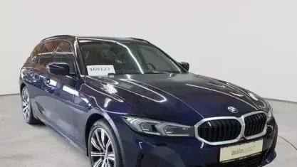 Gebraucht BMW 320 Sport Line 190 PS (139 kW) 2023 Tansanitblau metallic Kombi