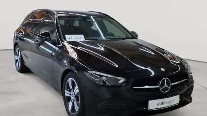Gebraucht Mercedes C200 Avantgarde 163 PS (119 kW) 2023 Obsidianschwarz metallic Kombi