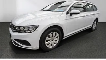 Gebraucht VW Passat Basis 150 PS (110 kW) 2024 Weiß Kombi