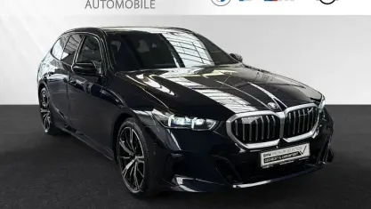 Gebraucht BMW 540 M Sport 303 PS (222 kW) 2025 Carbonschwarz metallic Kombi