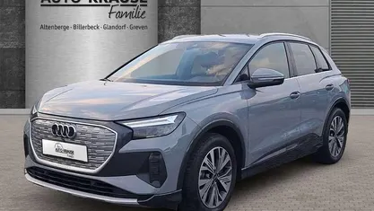 Gebraucht 2022 Audi Q4 e-tron Basis SUV | 30.945 € (Superpreis)