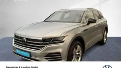 Silber Gebraucht 2024 VW Touareg Edition SUV | 55.980 € (Fairer Preis)