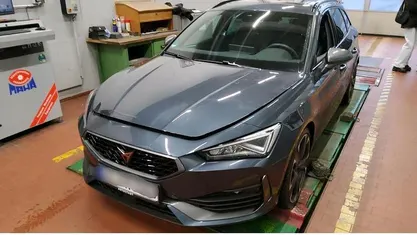 Grau Gebraucht 2023 Cupra Leon VZ Kombi | 31.485 € (Fairer Preis)