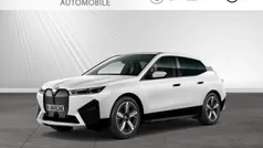 Mineralweiss metallic Gebraucht 2024 BMW iX SUV | 69.999 € (Superpreis)