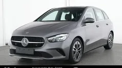 Grau Gebraucht 2024 Mercedes B200 Progressive Van / Kleinbus | 33.450 € (Fairer Preis)
