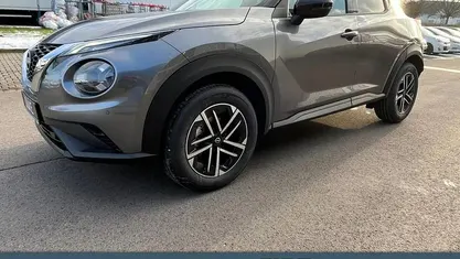 Neu Nissan Juke N-Connecta 84 PS (61 kW) 2026 Grau SUV