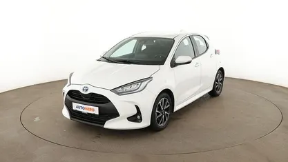 Gebraucht Toyota Yaris Hybrid Team 92 PS (67 kW) 2021 Weiß Limousine