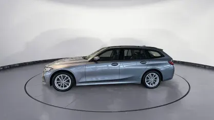 Gebraucht BMW 318 Sport Line 150 PS (110 kW) 2023 Grau Kombi