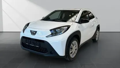 Neu Toyota Aygo X Business Edition 72 PS (52 kW) 2025 Weiss SUV