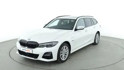 Weiß Gebraucht 2021 BMW 330 M Sport Kombi | 28.880 € (Fairer Preis)