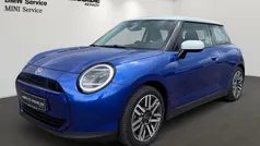 Blazing blue (blau) Gebraucht 2024 Mini Cooper Classic Kleinwagen | 29.900 € (Guter Preis)