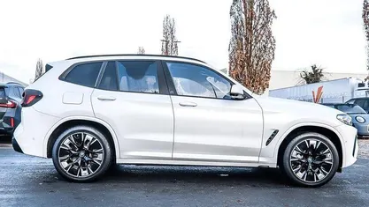 Gebraucht BMW iX3 Performance 210 kW (286 PS) 2024 Weiß SUV